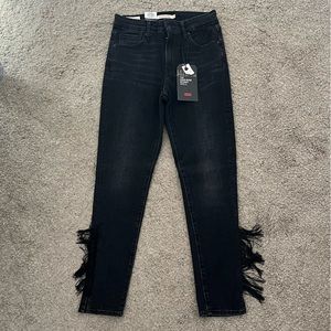 NWT, Levi’s 721 High Rise Skinny Ankle Jeans with fringe, black, size 28